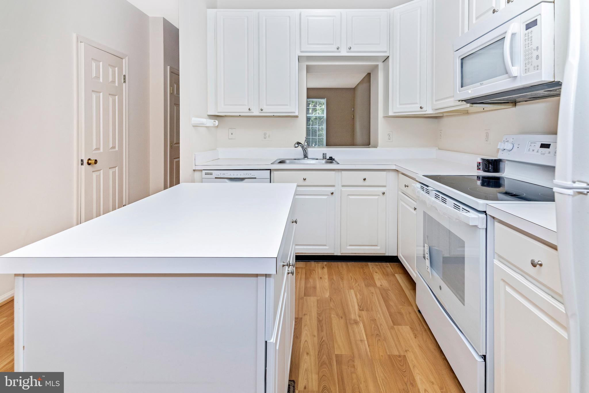 8429 Glad Rivers Row Columbia, MD 21045 - Photo 10 of 45