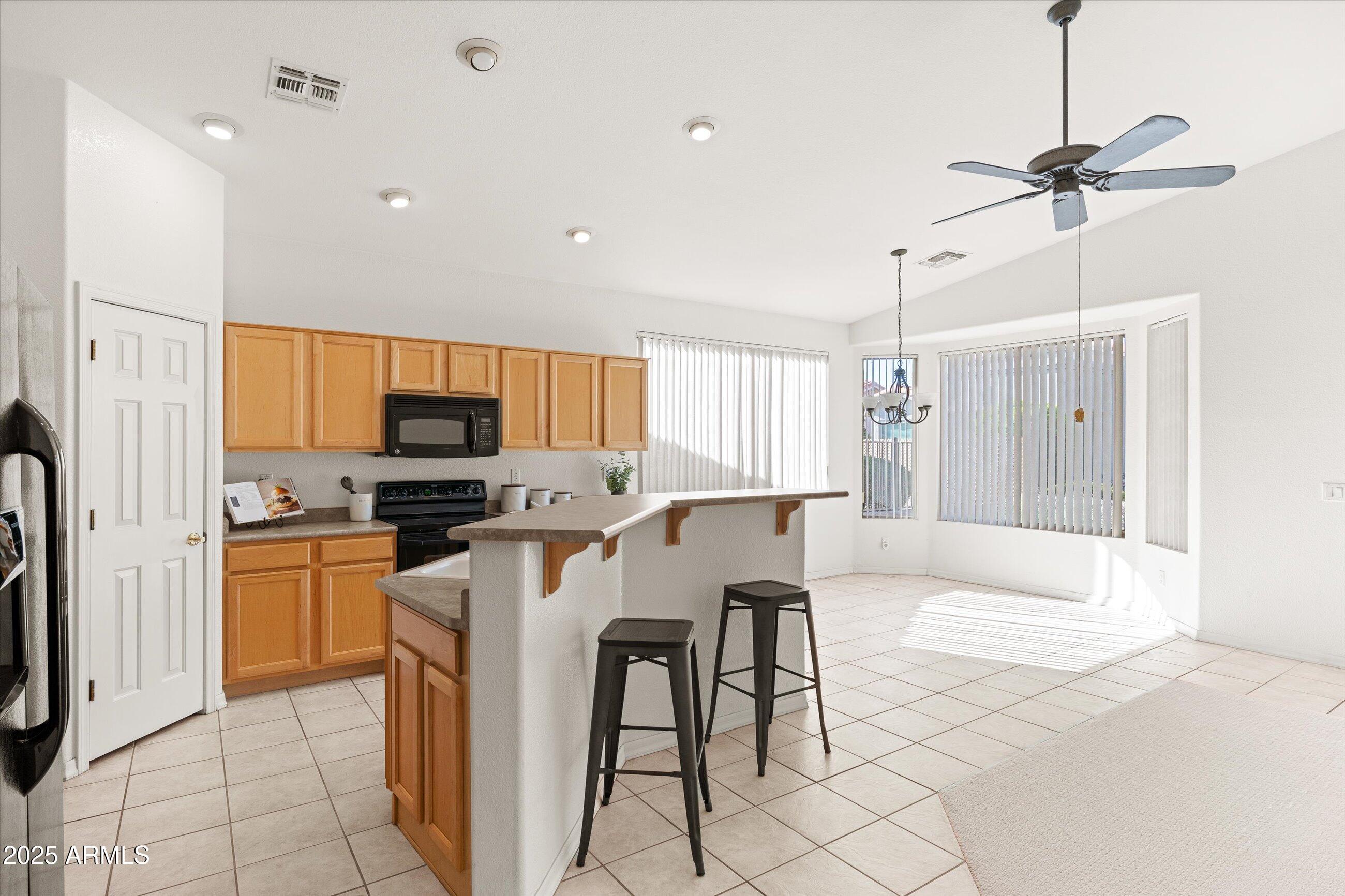 4294 East Walnut Road Gilbert, AZ 85298 - Photo 7 of 39 Kitchen/Dining Room