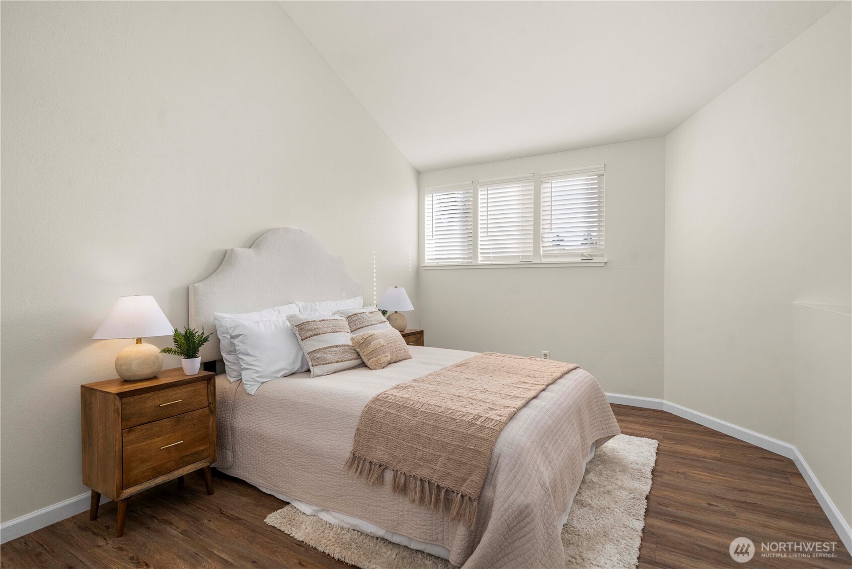 31611 37th Avenue Southwest Federal Way, WA 98023 - Photo 19 of 34 a bedroom with a bed and a night stand