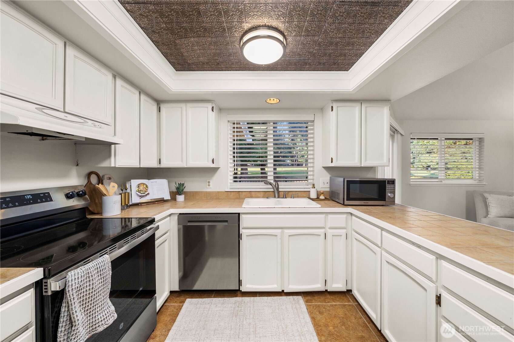 31611 37th Avenue Southwest Federal Way, WA 98023 - Photo 10 of 34 a kitchen with a sink stove and cabinets