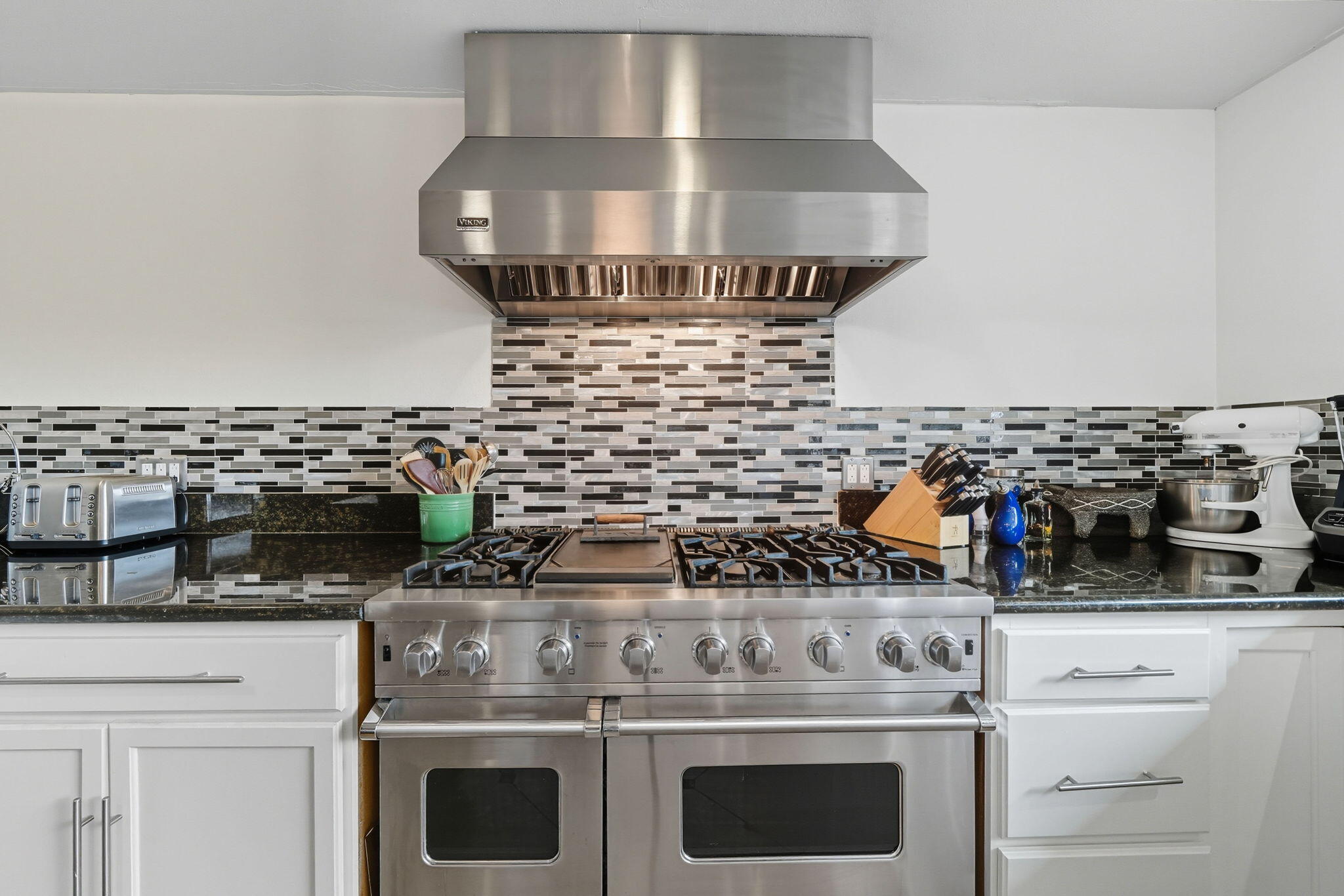 28382 Alpine Way Shingletown, CA 96088 - Photo 11 of 45 a close view of stove top oven