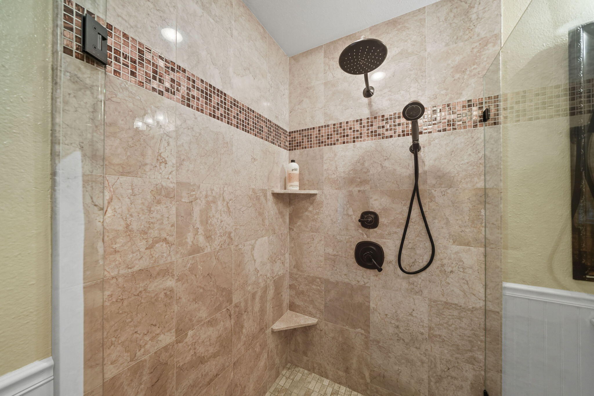 28382 Alpine Way Shingletown, CA 96088 - Photo 25 of 45 a bathroom with a shower