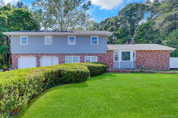 $899,999 | 6 Stonington Circle, Wheatley Heights, NY 11798