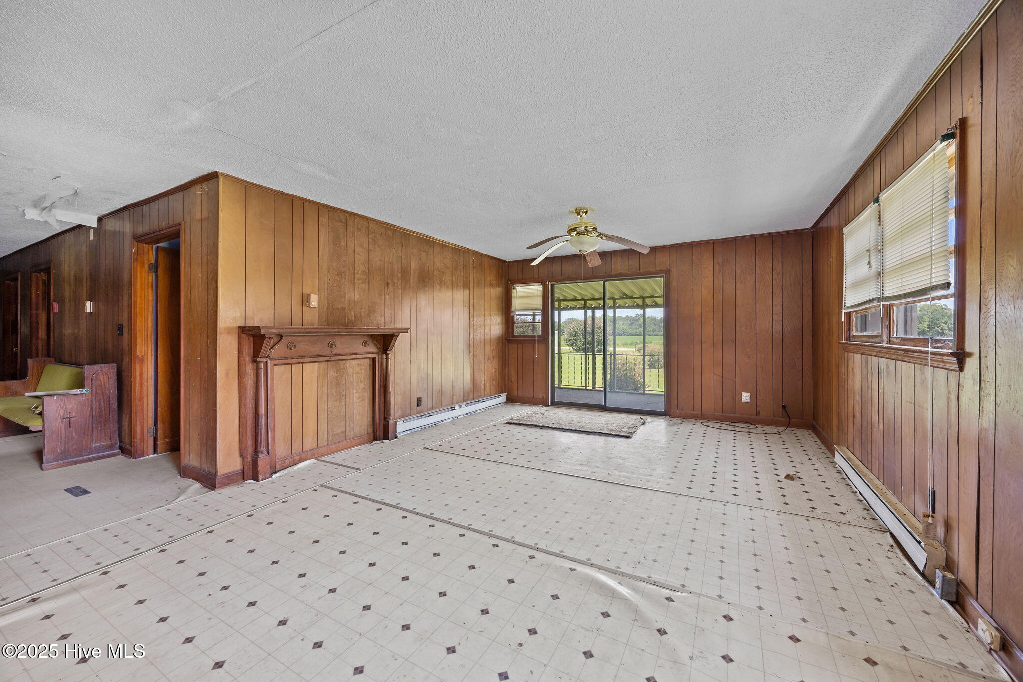 1814 Hickory Grove Road Williamston, NC 27892 - Photo 22 of 55 1836 Interior