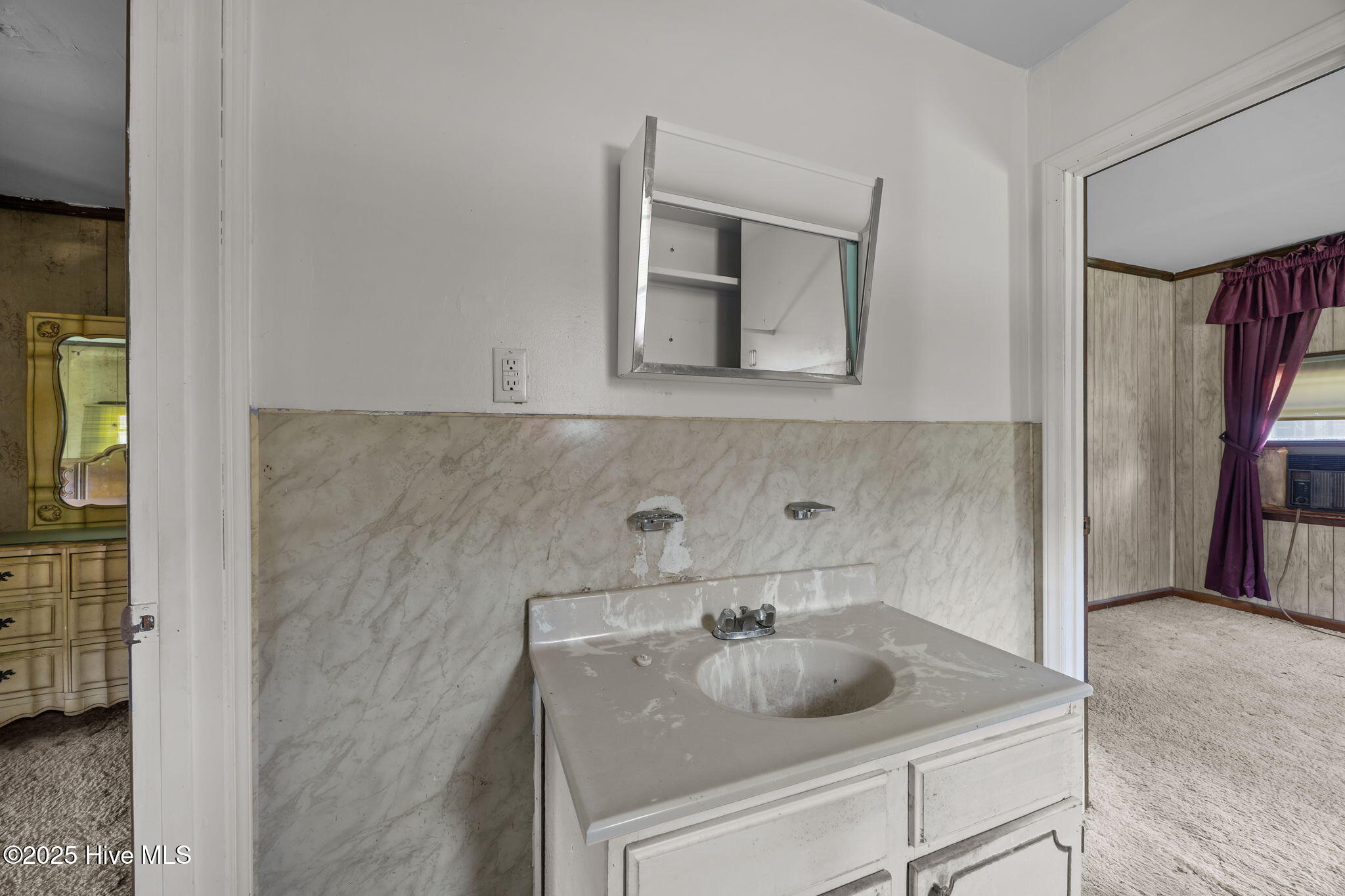 1814 Hickory Grove Road Williamston, NC 27892 - Photo 32 of 55 1836 Interior