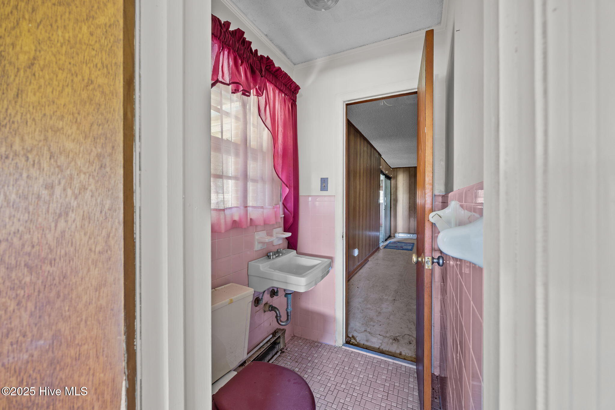 1814 Hickory Grove Road Williamston, NC 27892 - Photo 36 of 55 1836 Interior