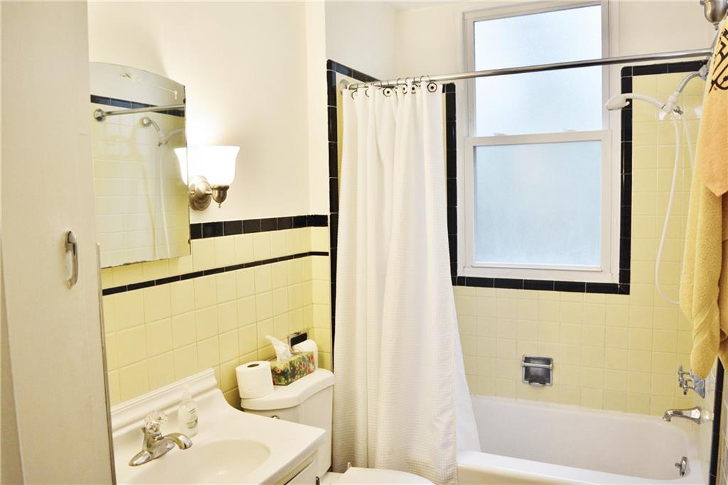 1200 Anderson Road Pittsburgh, PA 15209 - Photo 20 of 25 Main bath on main floor