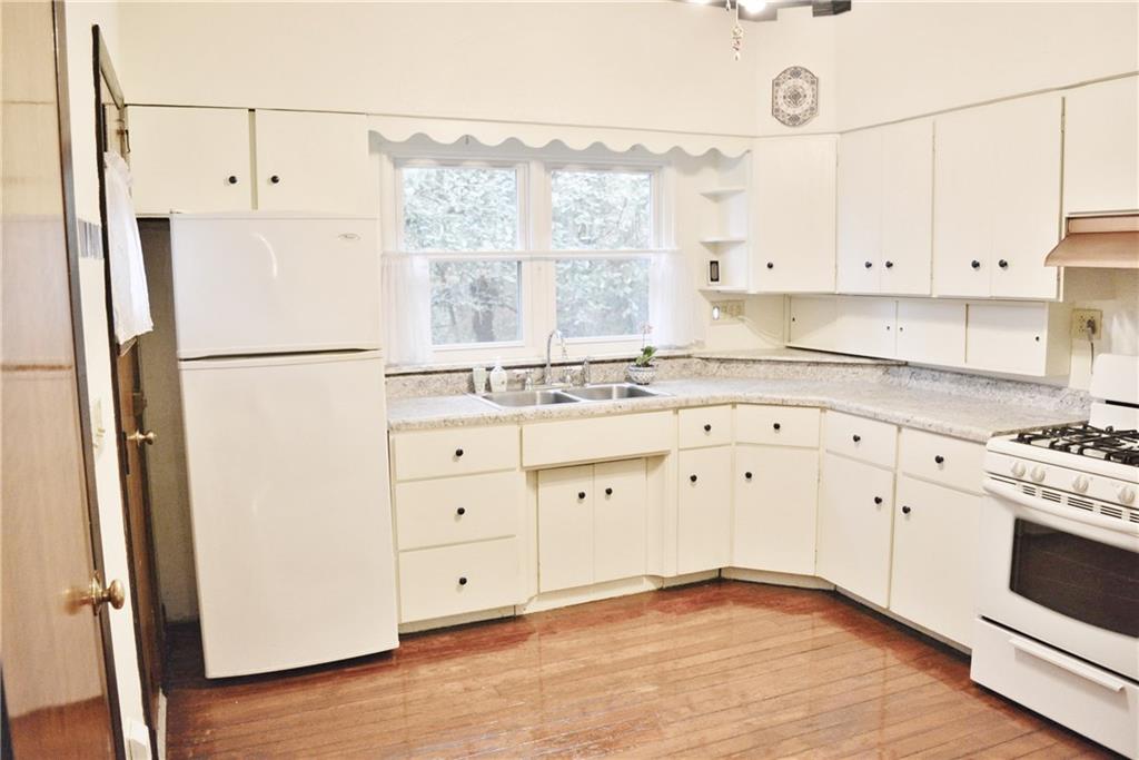 1200 Anderson Road Pittsburgh, PA 15209 - Photo 4 of 25 Easy to use kitchen with large pantry