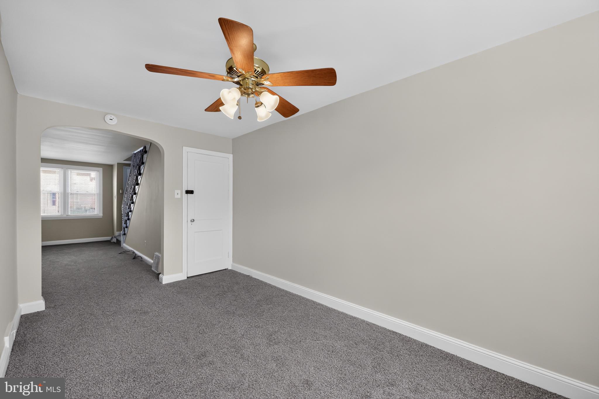 256 Cambridge Road Clifton Heights, PA 19018 - Photo 16 of 30 Spacious living area with charm.