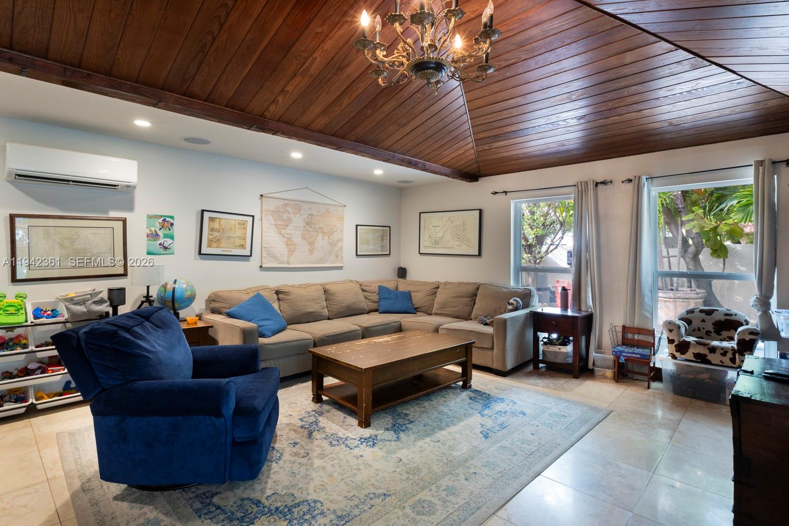 360 Southwest 28th Road Miami, FL 33129 - Photo 4 of 36