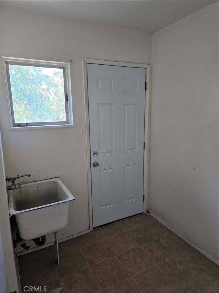 237 West Van Koevering Street Rialto, CA 92376 - Photo 7 of 9