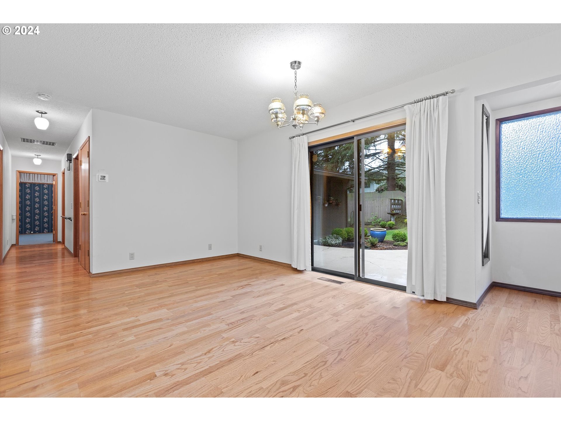 10470 Southwest View Terrace Portland, OR 97224 - Photo 15 of 45 Dining Area