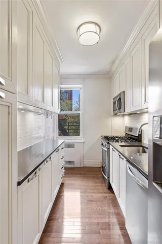 $3,295 | 73-12 35th Avenue, Unit E21 | Jackson Heights