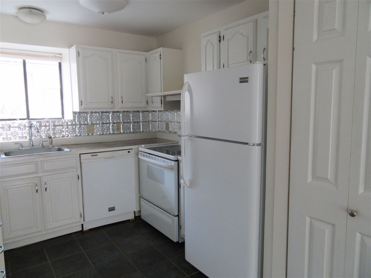 11 Franklin Heights Rochester, NH 03867 - Photo 2 of 14 Gallery Image 2