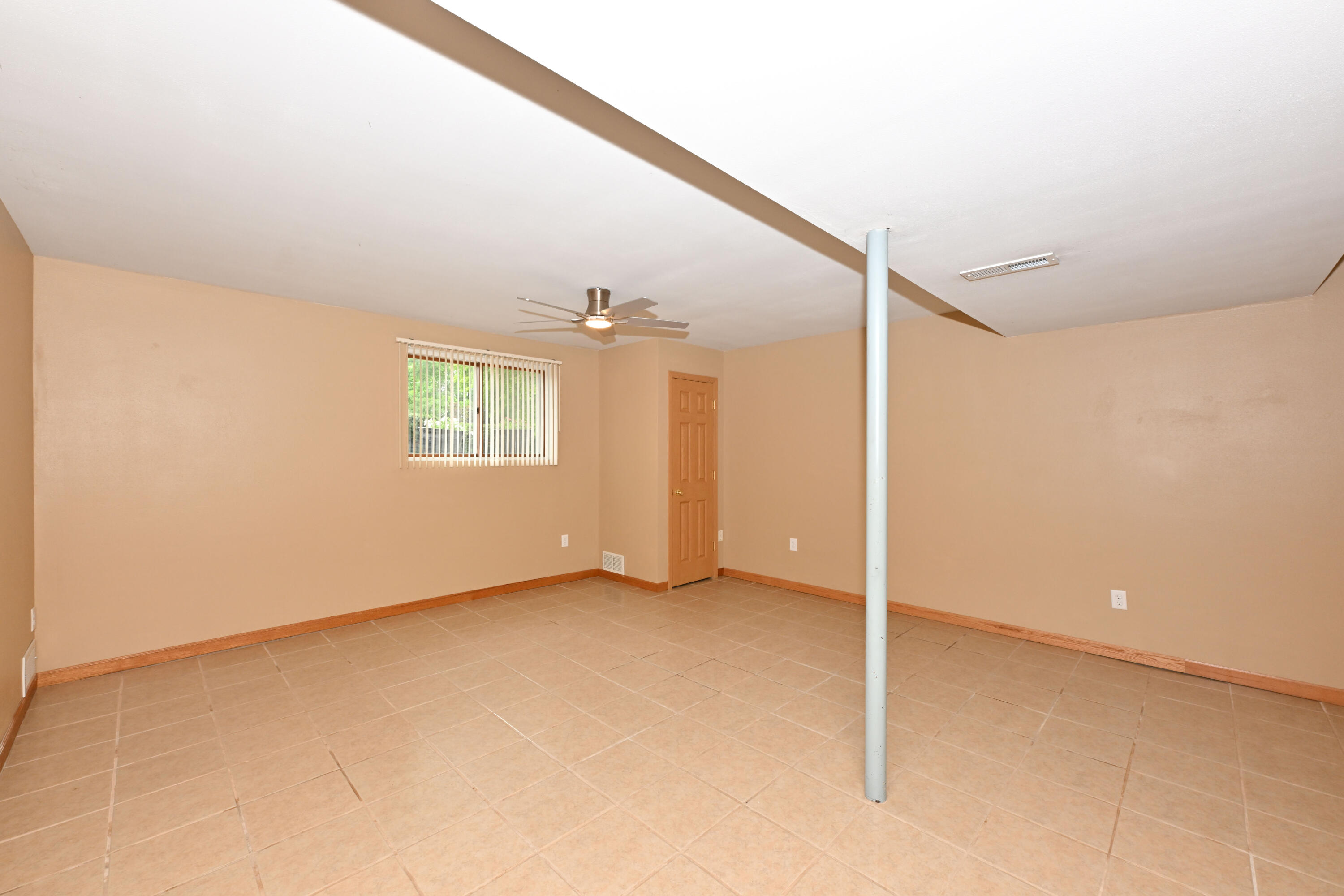 12237 West Larkspur Road Franklin, WI 53132 - Photo 24 of 42 Family Room