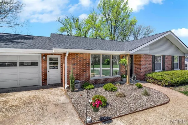 $309,900 | 12 Lakewood Drive, Hillsboro, MO 63050
