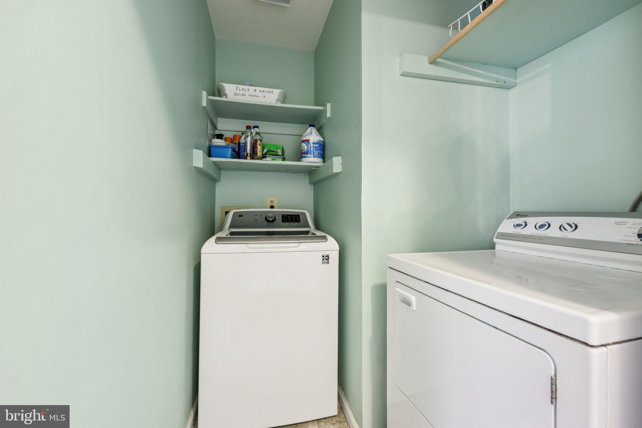 10457 Pineview Road Manassas, VA 20111 - Photo 15 of 55 a utility room with dryer and washer