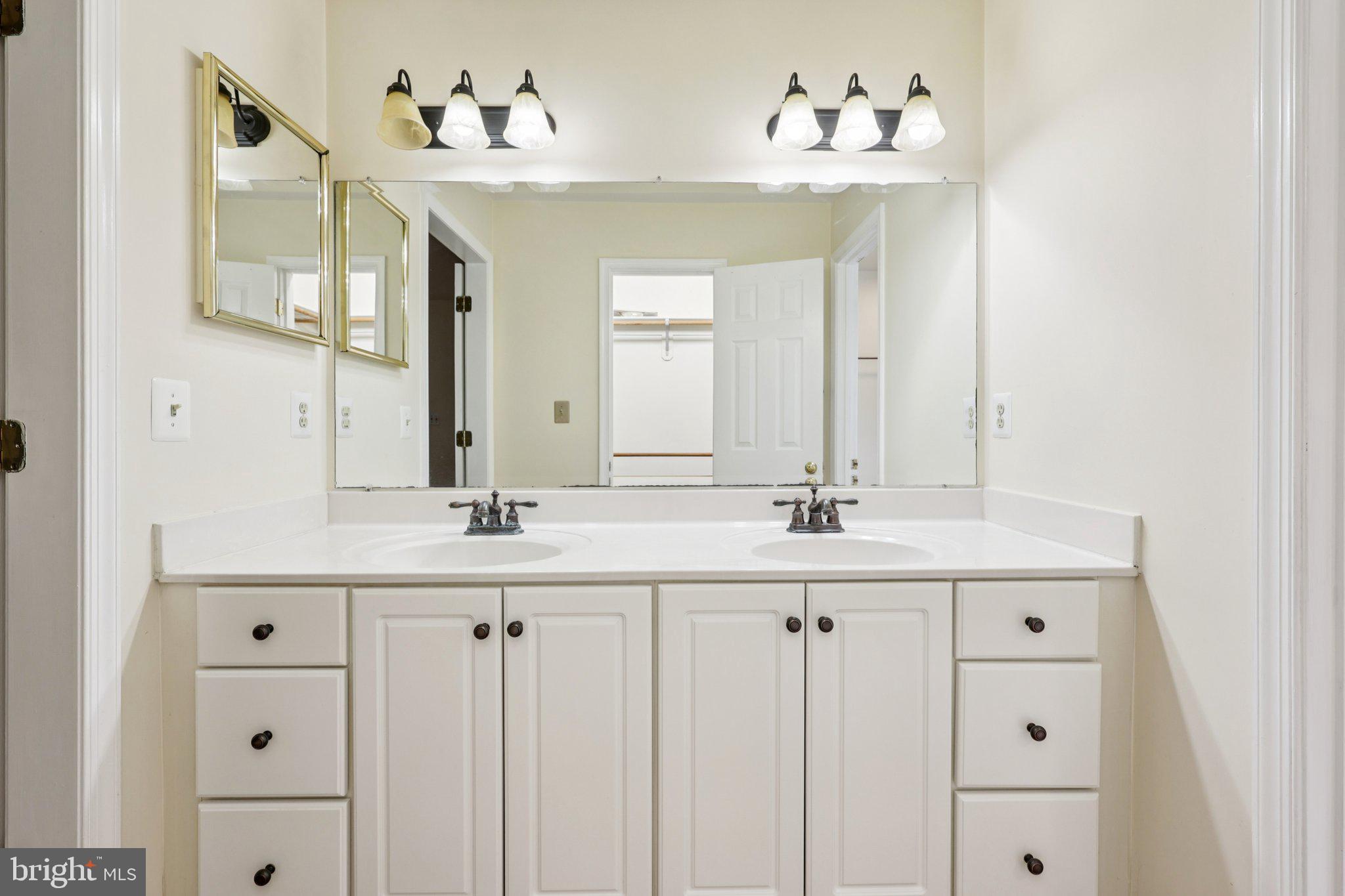 10457 Pineview Road Manassas, VA 20111 - Photo 20 of 55 a bathroom with a double vanity sink mirror and