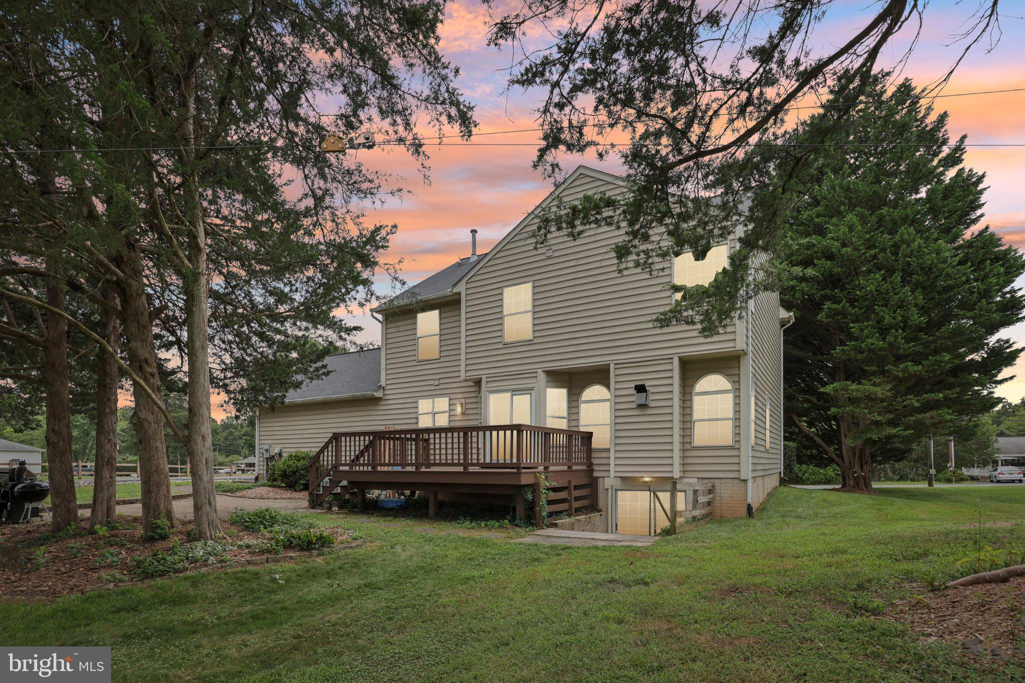 10457 Pineview Road Manassas, VA 20111 - Photo 42 of 55 a front view of a house with garden