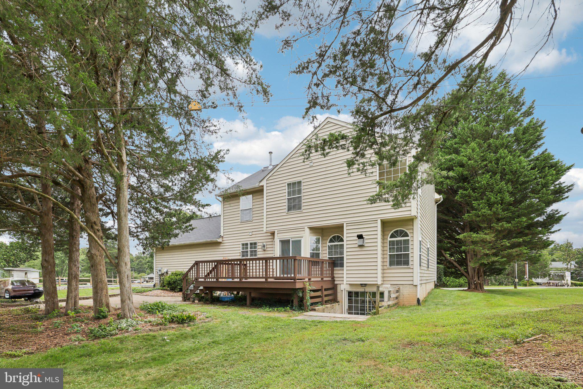 10457 Pineview Road Manassas, VA 20111 - Photo 45 of 55 a view of a house with a yard and sitting area