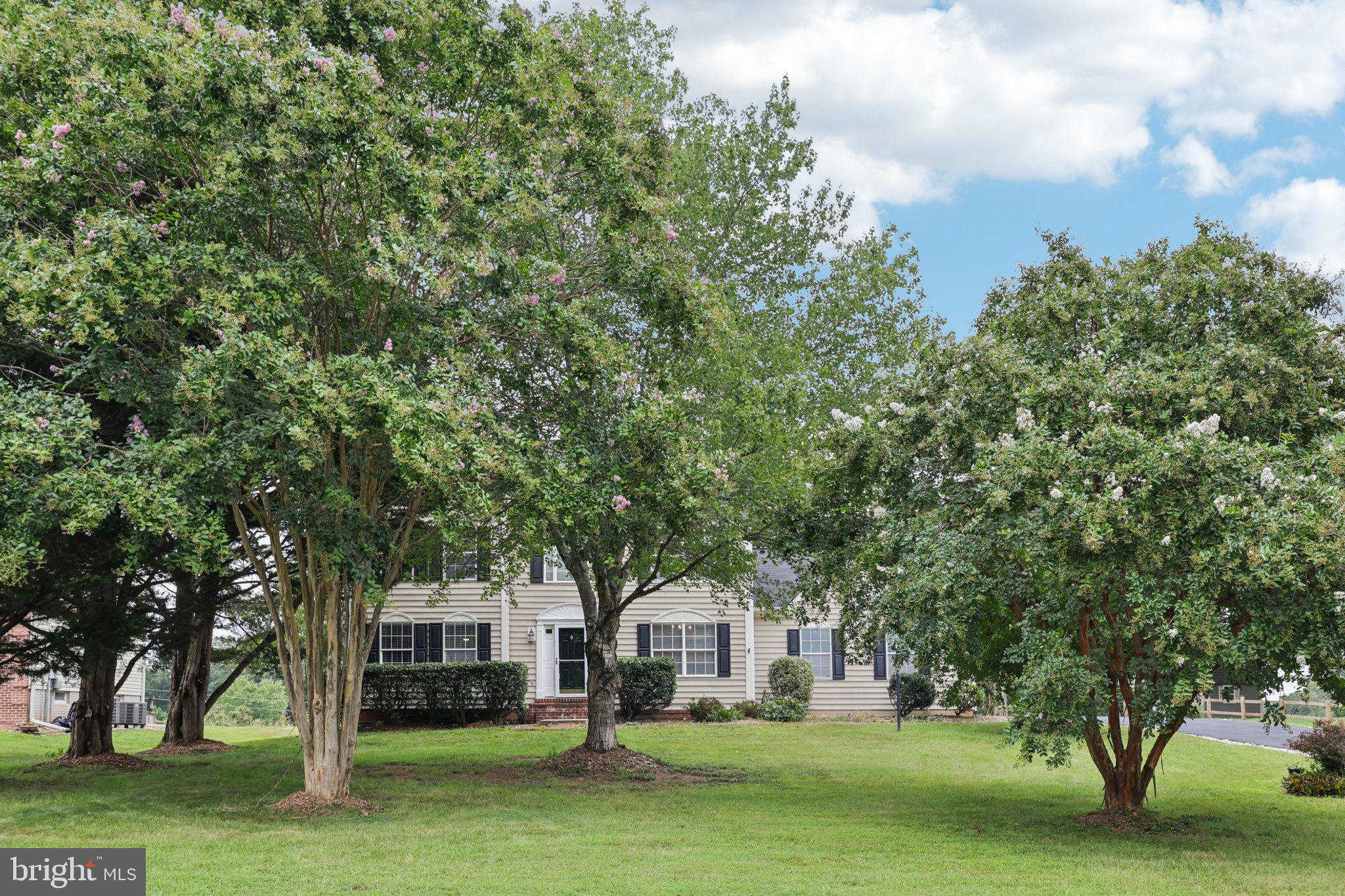 10457 Pineview Road Manassas, VA 20111 - Photo 47 of 55 a front view of a house with a garden