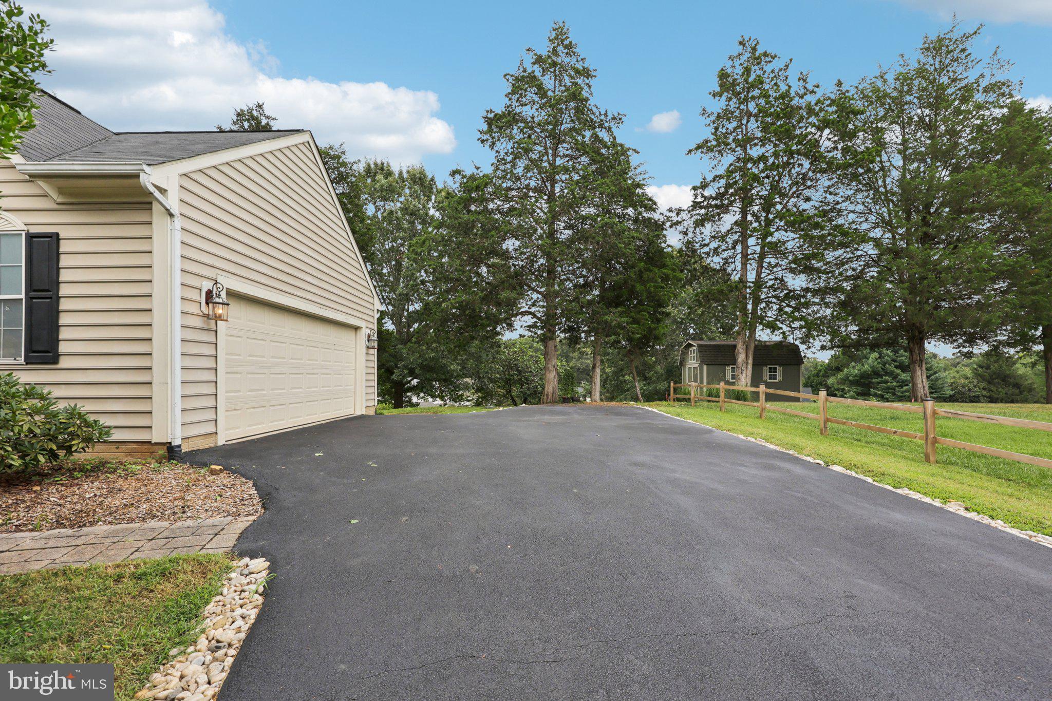 10457 Pineview Road Manassas, VA 20111 - Photo 49 of 55 a view of a house with backyard and trees