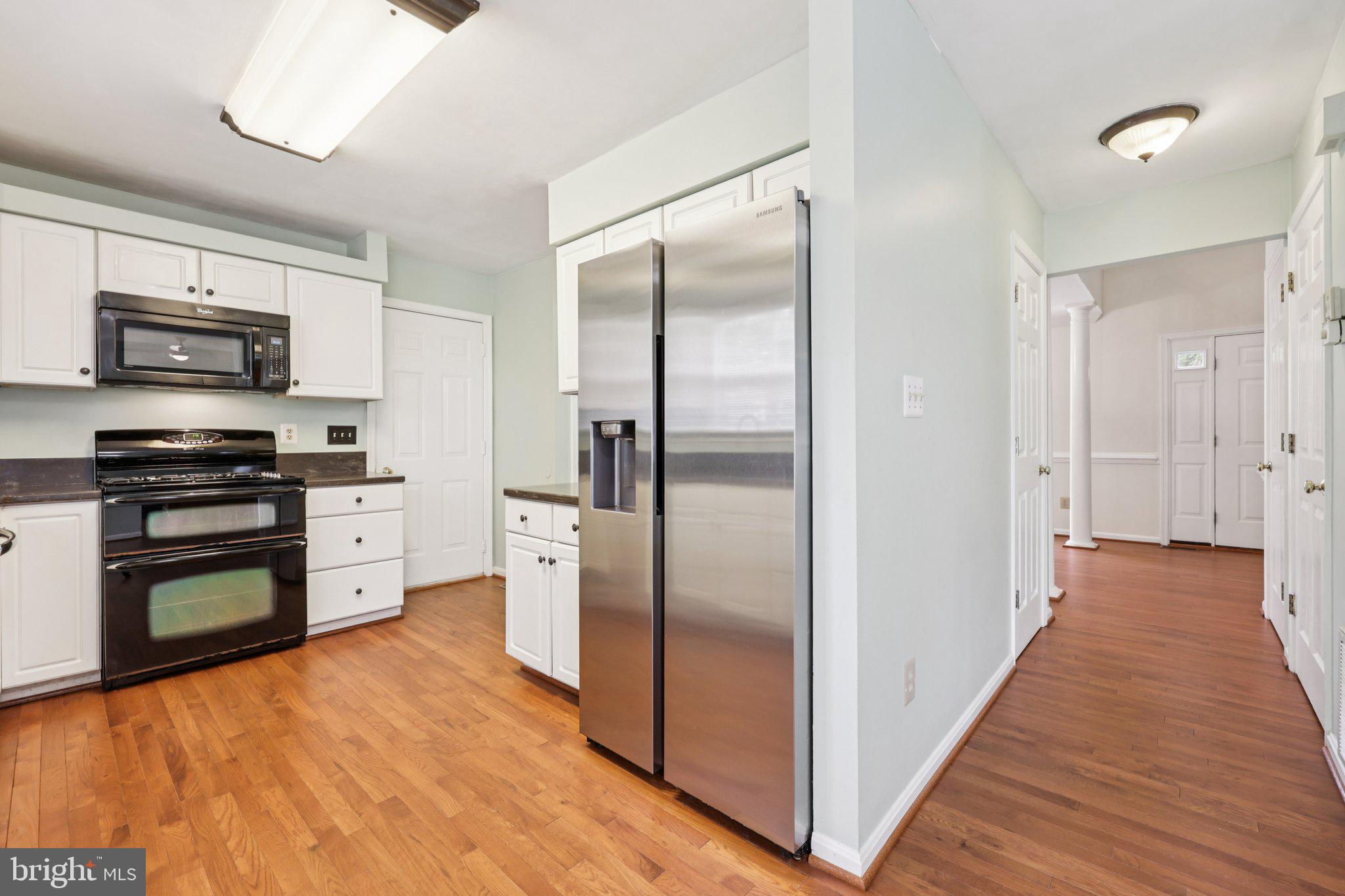 10457 Pineview Road Manassas, VA 20111 - Photo 8 of 55 a kitchen with stainless steel appliances granite countertop a refrigerator and a stove