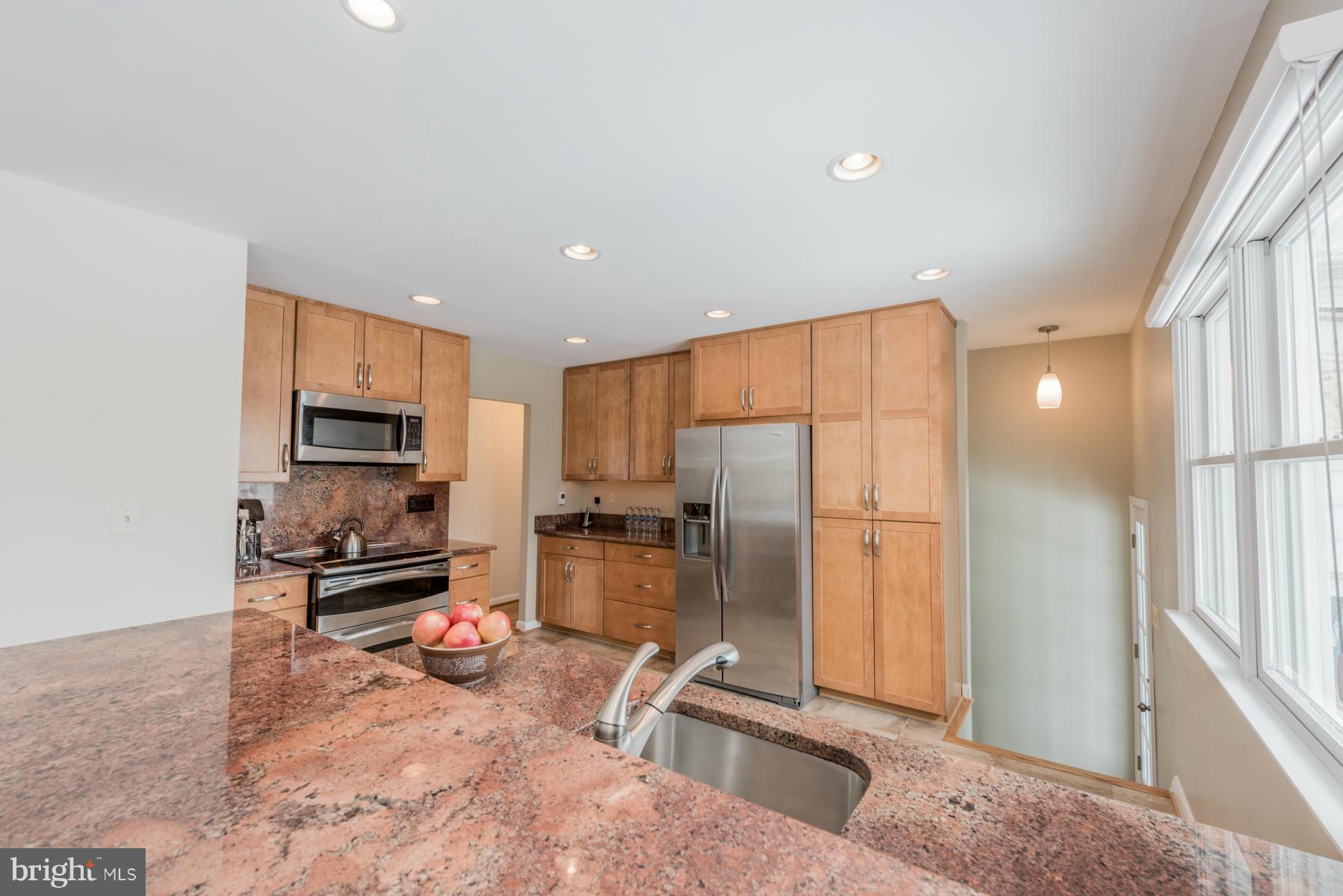 10145 Charington Road Cockeysville, MD 21030 - Photo 9 of 30 Gorgeous Granite and cabinets
