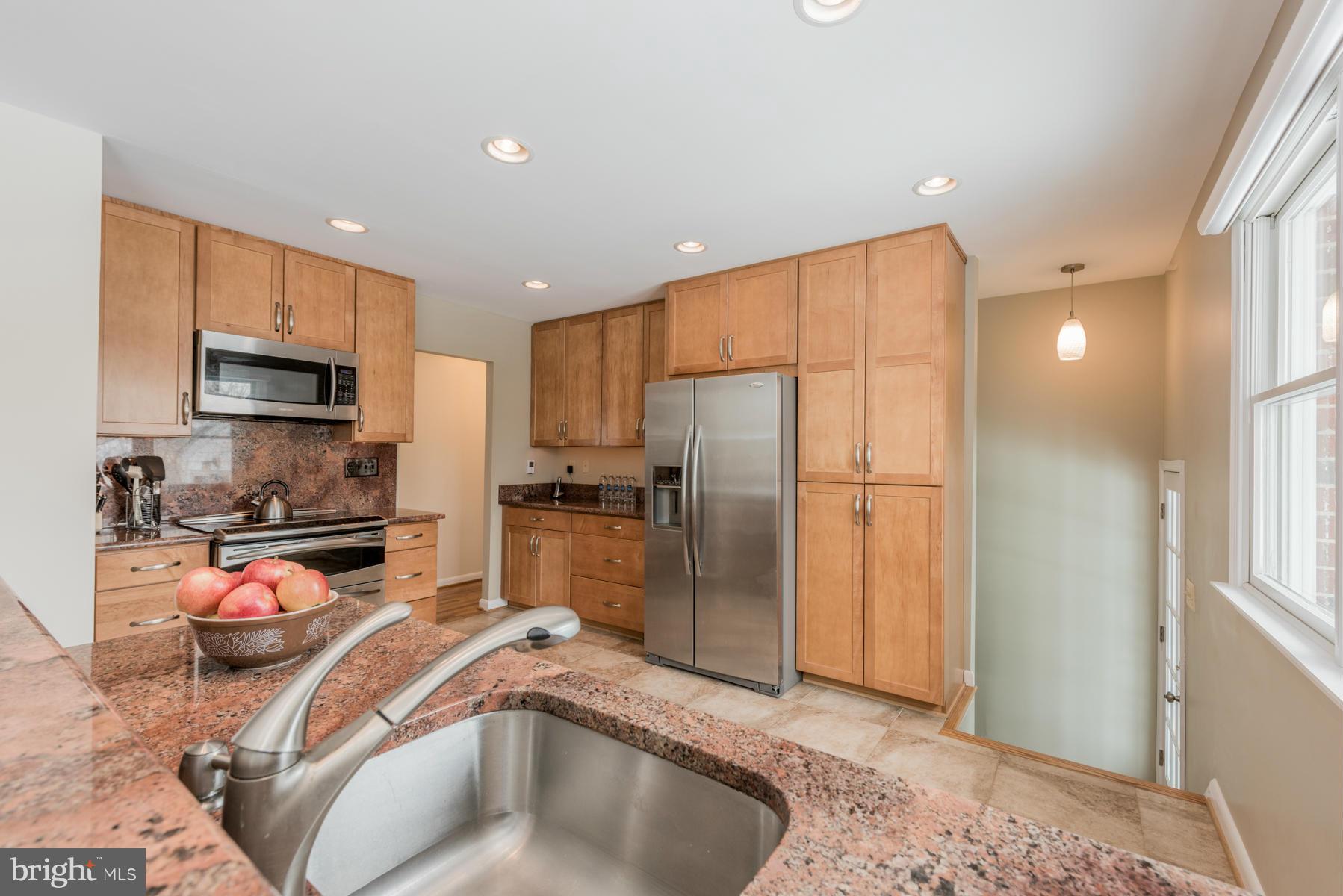 10145 Charington Road Cockeysville, MD 21030 - Photo 10 of 30 Kitchen SS appliances