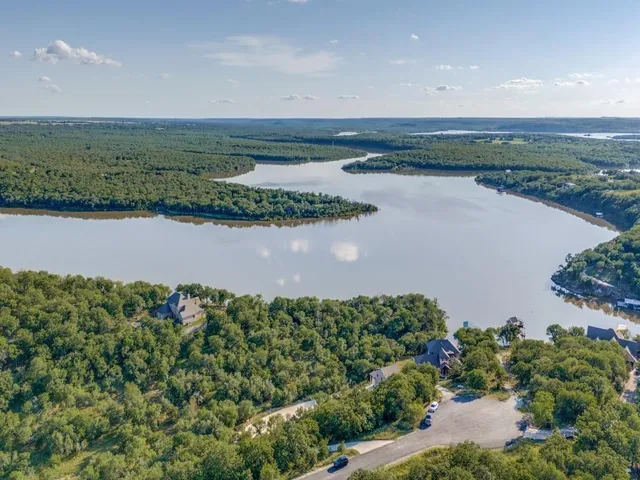 $1,425,000 | 165 Cote D Azur, Chico, TX 76431