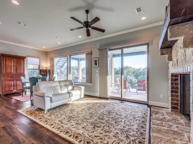 $1,425,000 | 165 Cote D Azur, Chico, TX 76431