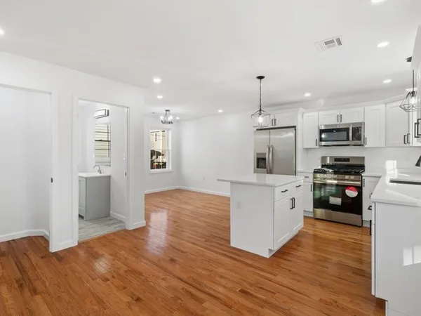 $3,100 | 24 St James Street, Unit 1, Providence, RI 02907