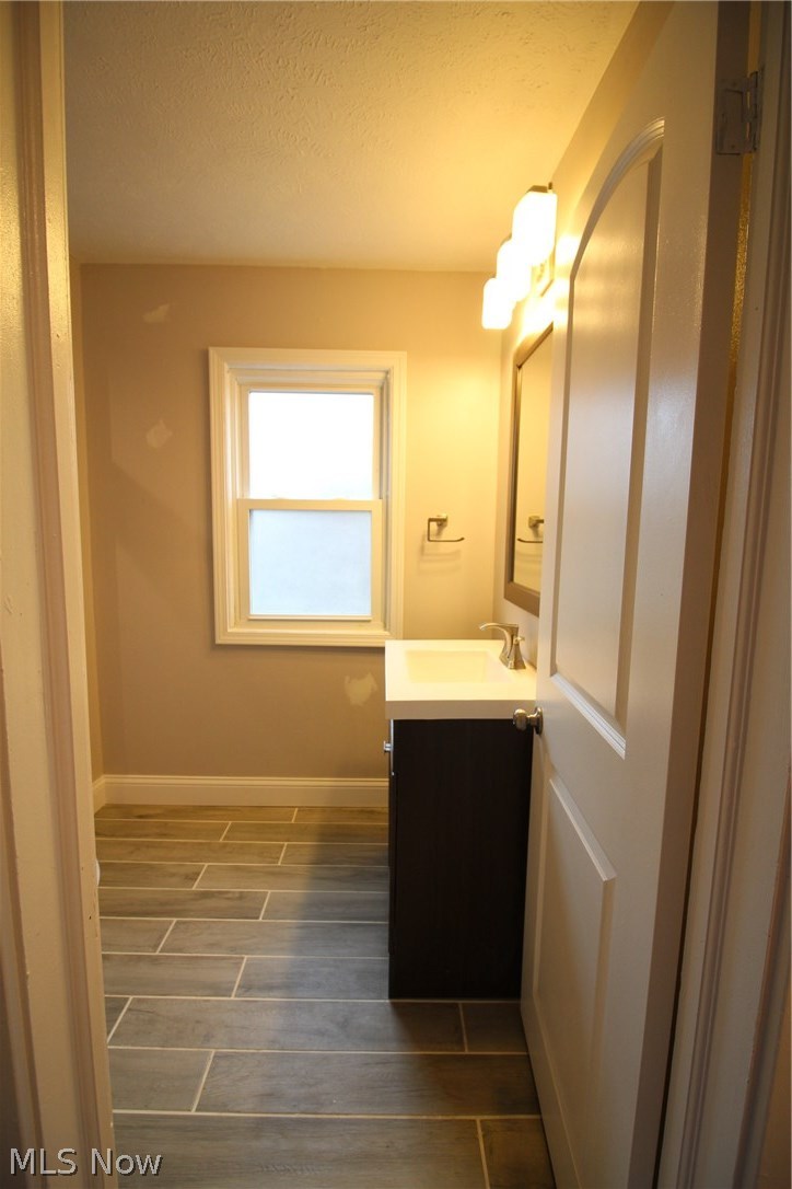 3055 Becket Road Cleveland, OH 44120 - Photo 18 of 34 Second floor bathroom