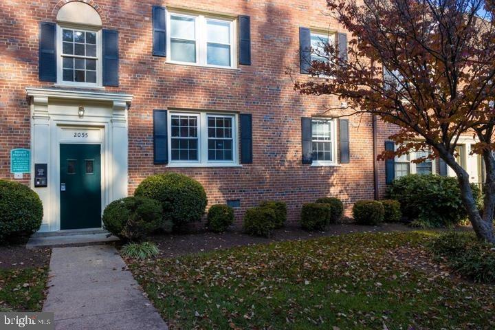 2055 38th Street Southeast, Unit 102 Washington, DC 20020 - Photo 5 of 7 a view of a house with backyard and garden