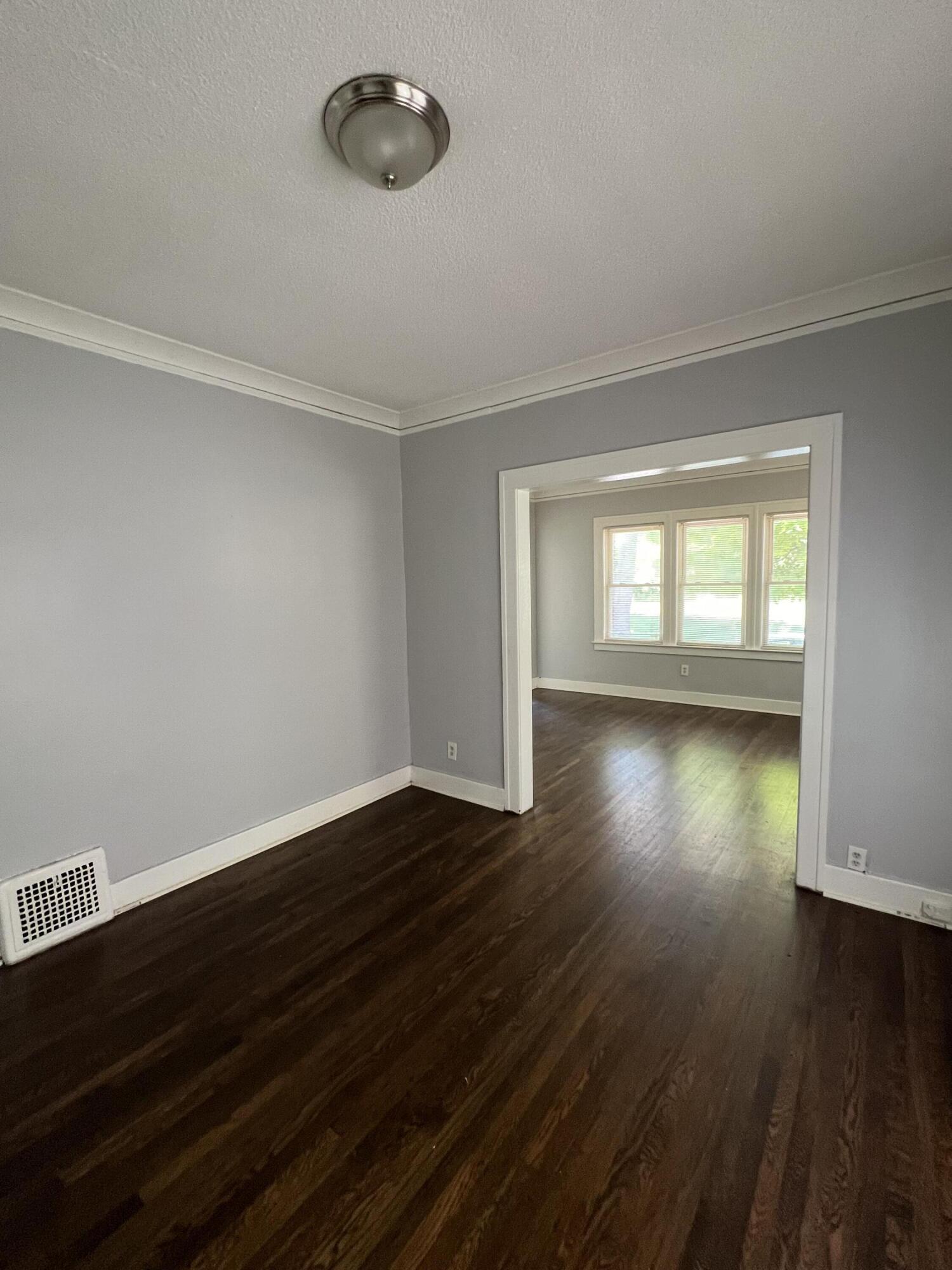 5015 Maxwell Street Detroit, MI 48213 - Photo 5 of 18 IMG_2936