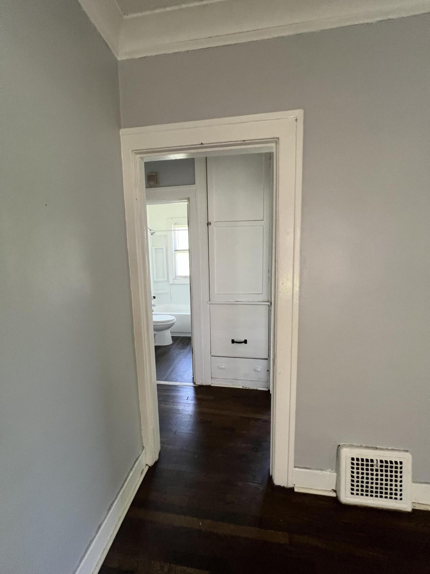 5015 Maxwell Street Detroit, MI 48213 - Photo 10 of 18 IMG_2941