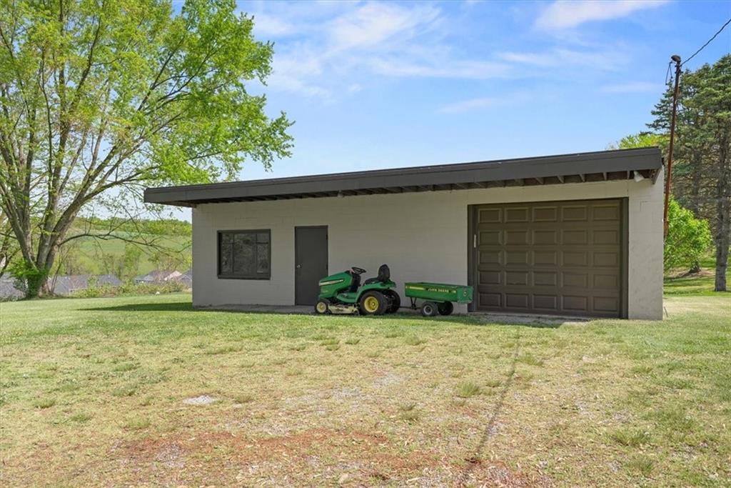 3616 New Texas Road Pittsburgh, PA 15239 - Photo 21 of 25 a backyard of the house