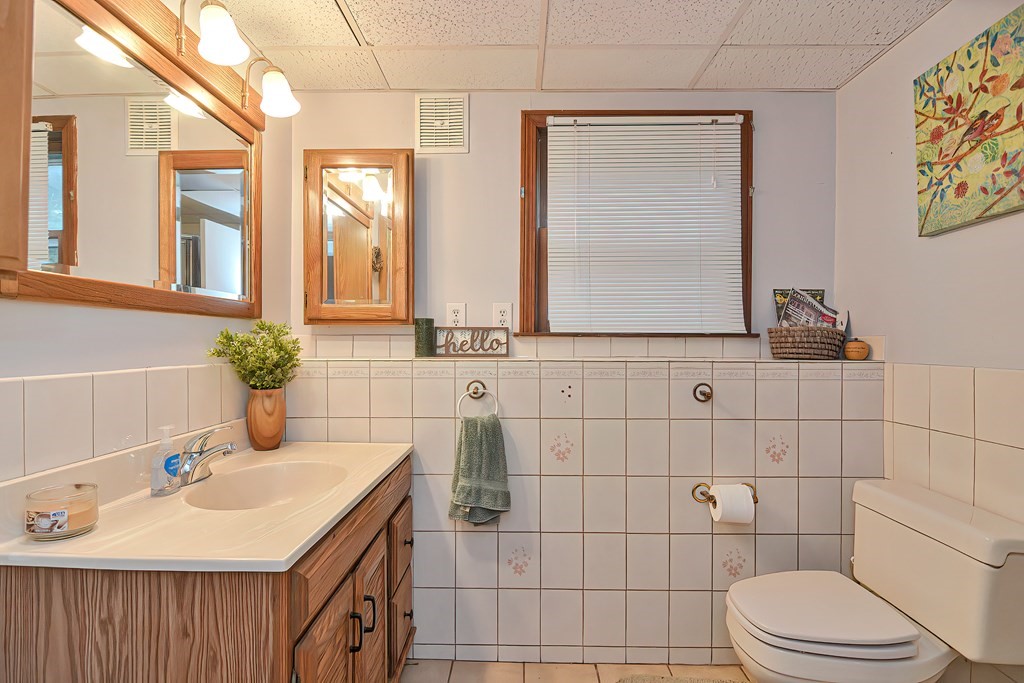 23 Carpenter Road Northbridge, MA 01588 - Photo 36 of 38 a bathroom with a sink toilet and mirror