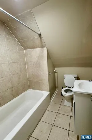 $1,050 | 362 Sanford Avenue, Unit 3F, Newark, NJ 07106