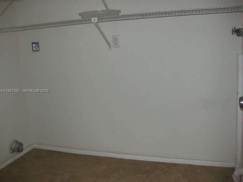 3321 Farragut Street, Unit 7A Hollywood, FL 33021 - Photo 6 of 8 a view of small space