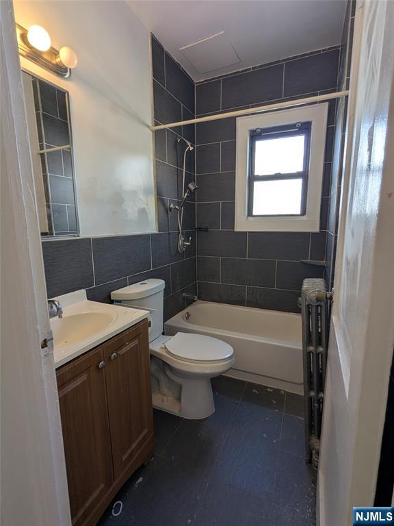 1025 Hoyt Avenue, Unit 2 Ridgefield, NJ 07657 - Photo 4 of 7