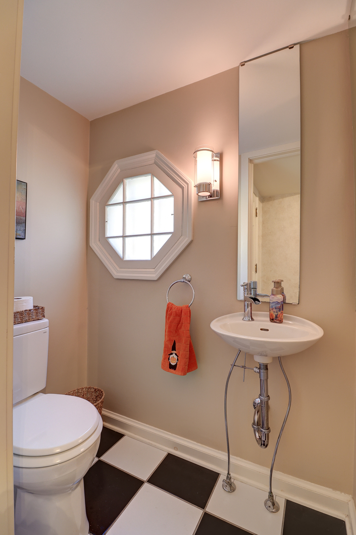 411 West 13th Street Sterling, IL 61081 - Photo 17 of 53 a bathroom with a toilet a sink and mirror