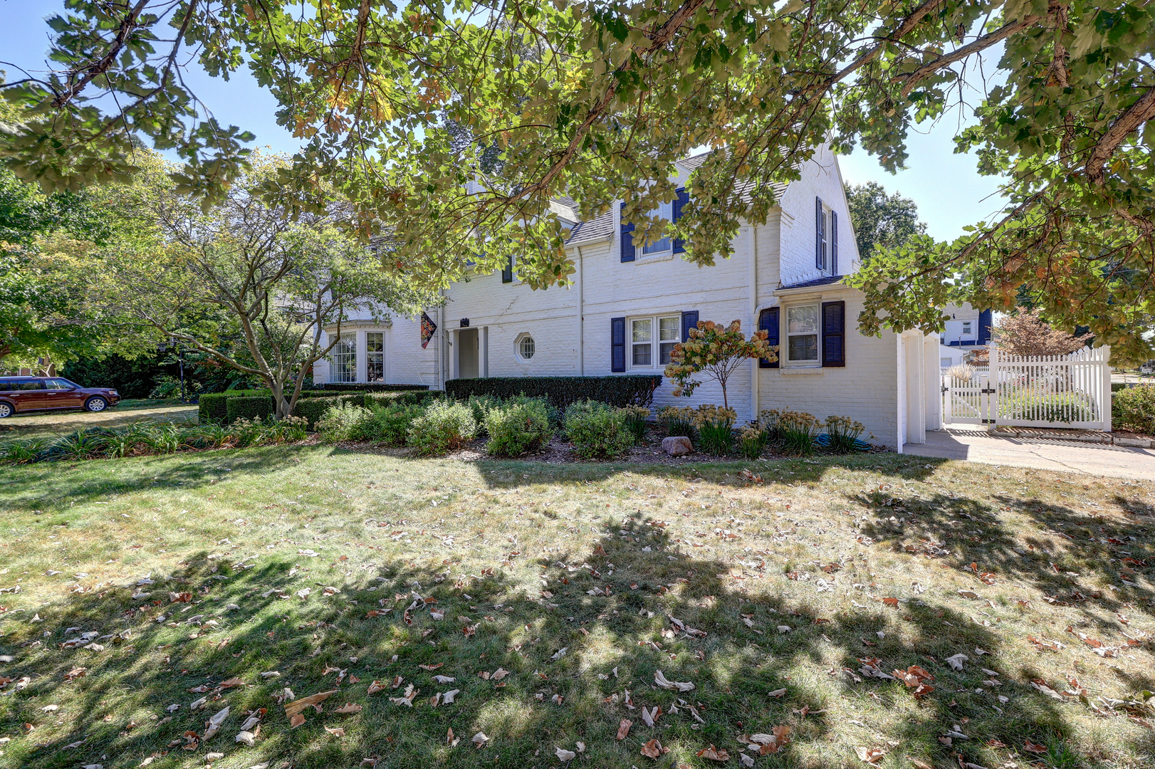 411 West 13th Street Sterling, IL 61081 - Photo 2 of 53 a backyard of a house with lots of green space