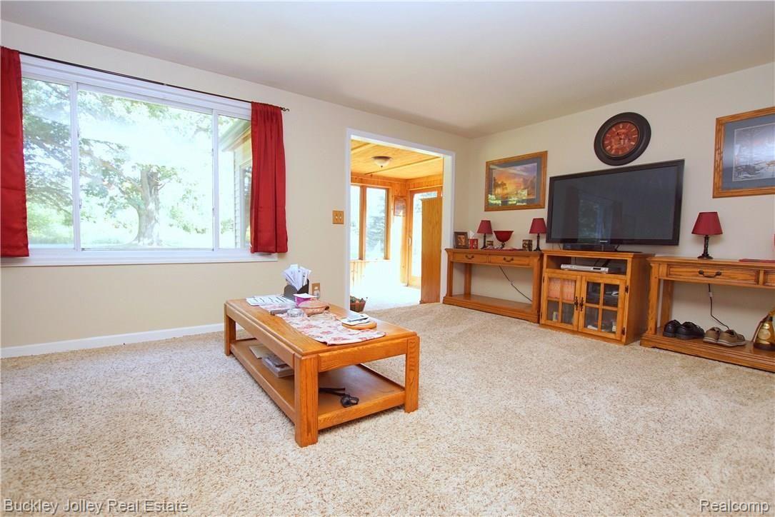 11350 Dunham Road Hartland, MI 48353 - Photo 10 of 20 Neutral Colors Thru Out
