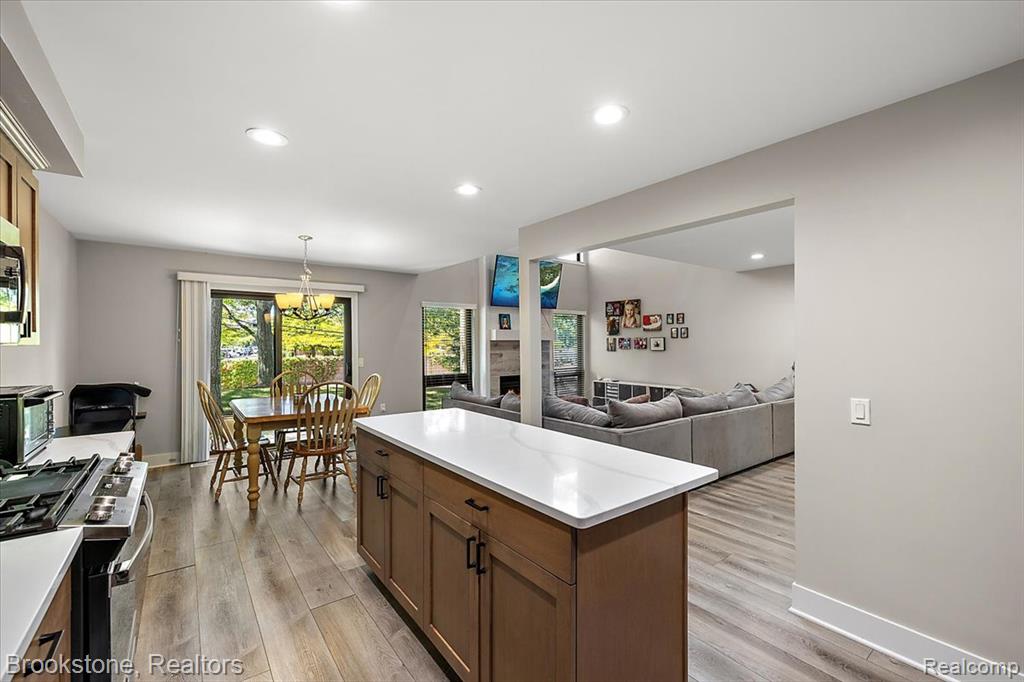 525 Oxford Court Rochester Hills, MI 48307 - Photo 23 of 49