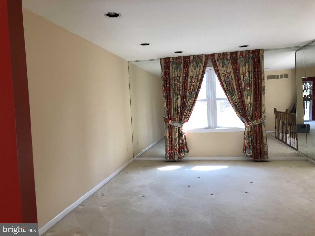308 Church Road Reisterstown, MD 21136 - Photo 4 of 13 Living room
