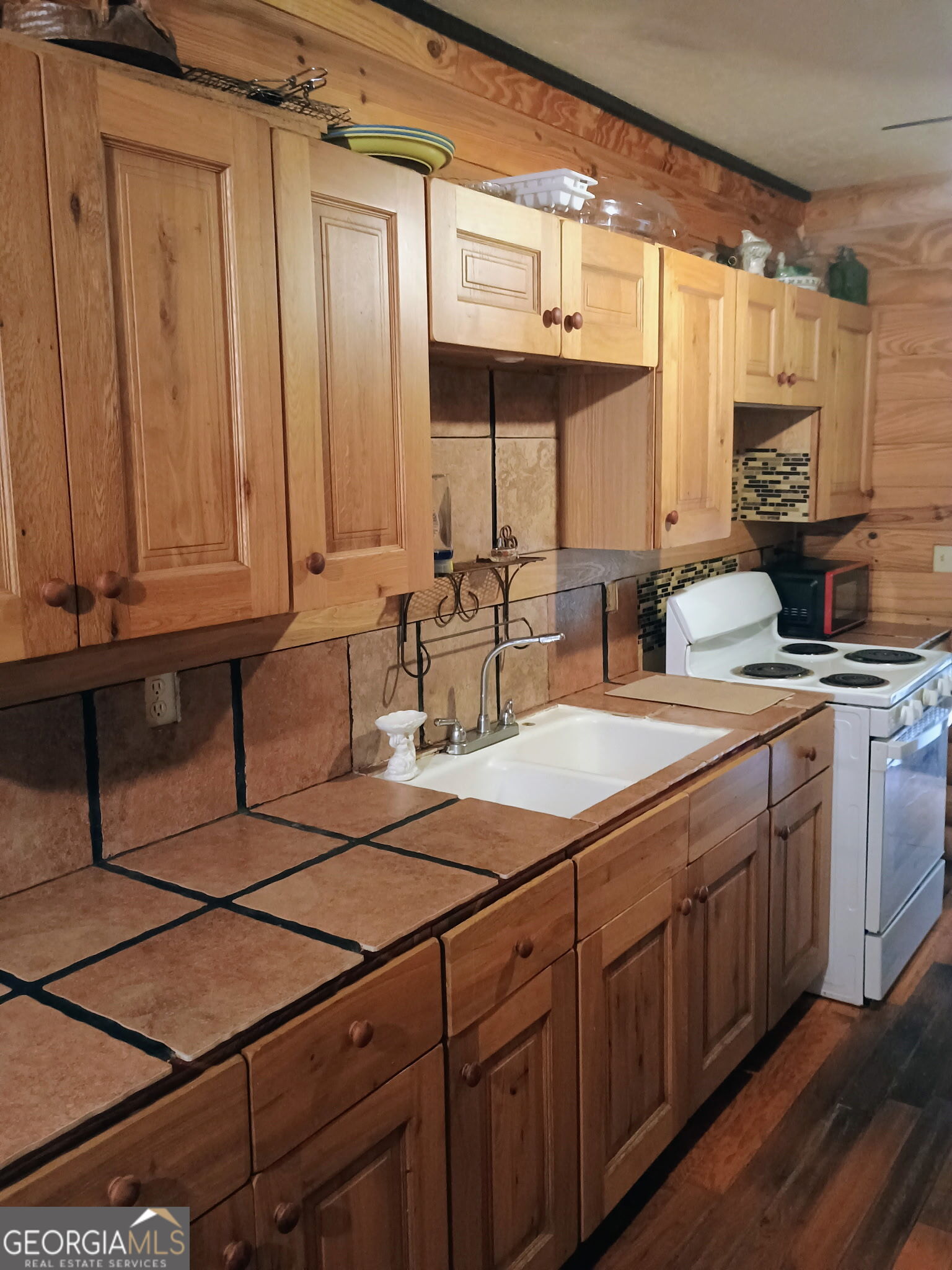 1011 Marley Cannon Road Dublin, GA 31021 - Photo 3 of 7 a kitchen with stainless steel appliances a sink and cabinets