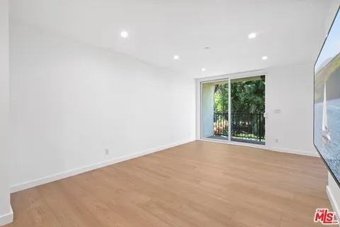 $899,000 | 23901 Civic Center Way, Unit 126, Malibu, CA 90265