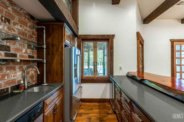 a view of a house with swimming pool and yard