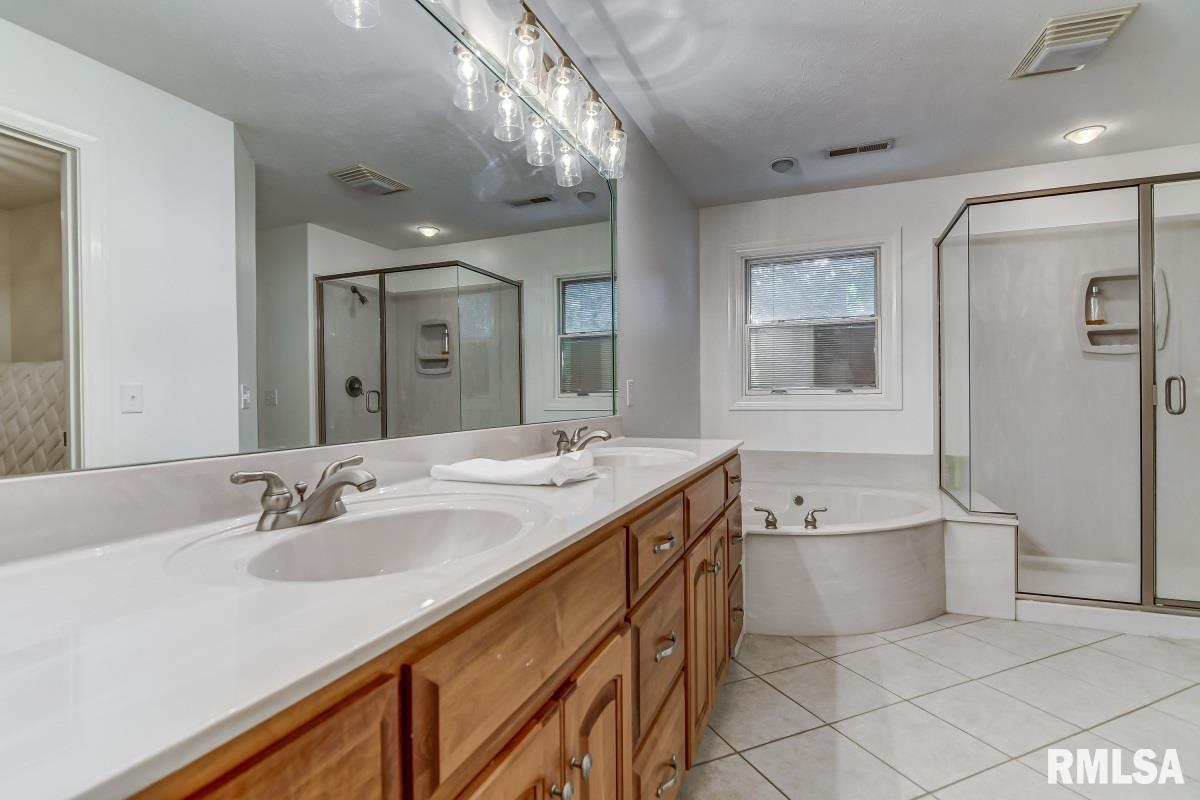 4 Woodland Trail Rochester, IL 62563 - Photo 25 of 49